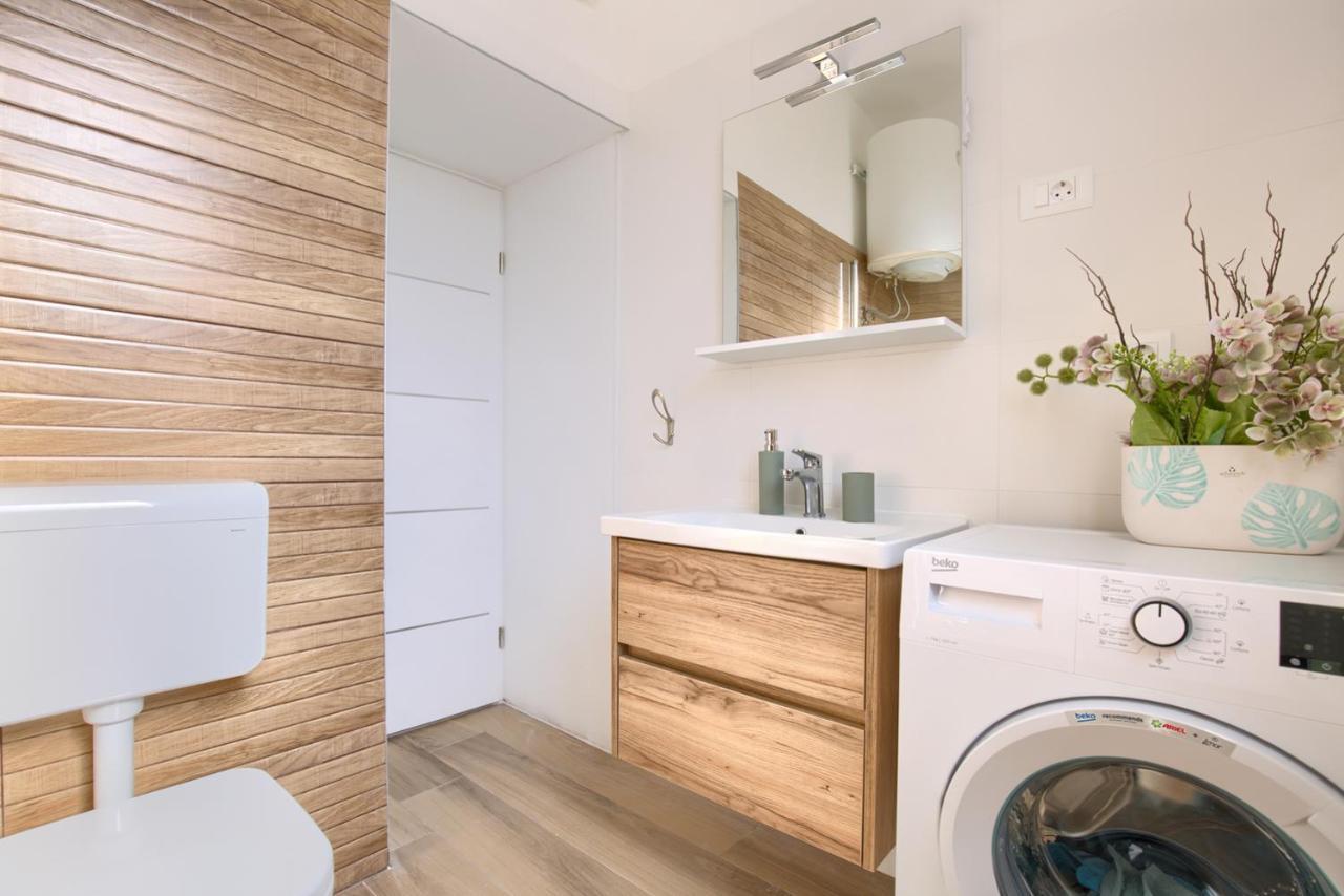 Amphitheater 3+2 Modern Apartment With Terrace, Wifi, Netflix プーラ エクステリア 写真