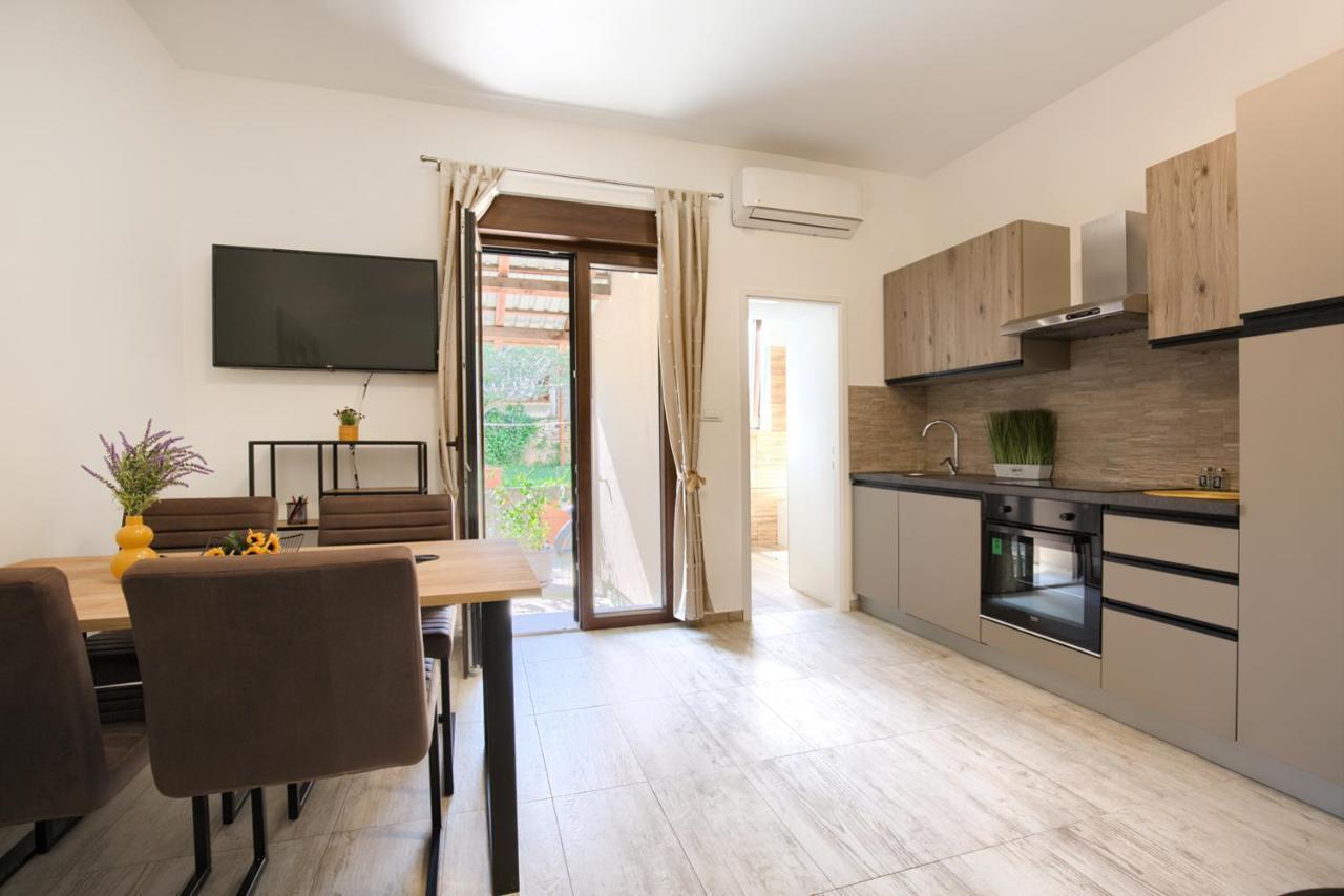 Amphitheater 3+2 Modern Apartment With Terrace, Wifi, Netflix プーラ エクステリア 写真
