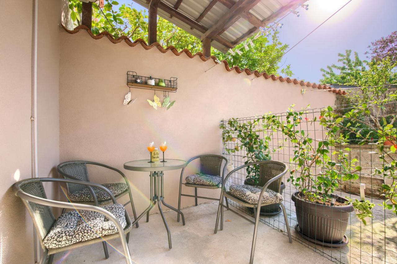Amphitheater 3+2 Modern Apartment With Terrace, Wifi, Netflix プーラ エクステリア 写真